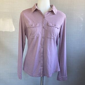 Size small Columbia OMNI Wick collared button down  cute lavender pastel purple